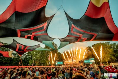 Kaskade sunrise set - Photo by Bryan Edward;