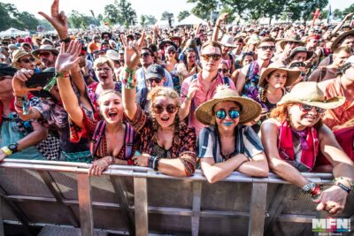 Rail crowd - photo by Bryan Edward