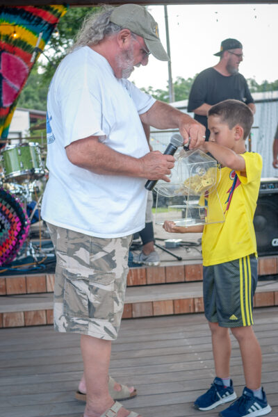 Wayne Tagle picking the winner - Photo credit: Tabellas