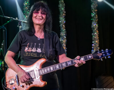 Joni Bottari - Brown Eyed Women - Crazy Uncle Mike's. 📸: Mitch Levine