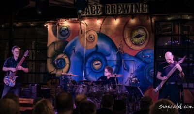 Stick Men - Cage Brewing. 📸: Jeffrey Moellering - snapzalot.com