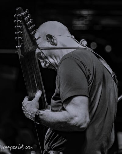 Tony Levin - Stick Men - Cage Brewing. 📸: Jeffrey Moellering - snapzalot.com