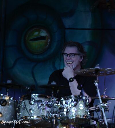 Pat Mastelotto - Stick Men - Cage Brewing. 📸: Jeffrey Moellering - snapzalot.com