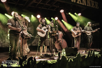 Keller Williams and the Hillbenders. π·: David Lee