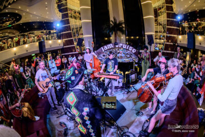 Everyone's Acoustic Aquarium - Jam Cruise 20. 📸: Dave Vann