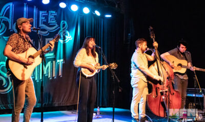 AJ Lee and Blue Summit đź“·: Rick Davidson