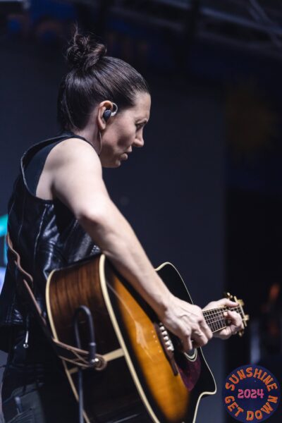 Barb Carbon - The Ain't Sisters - Sunshine Get Down '24. 📸: Brier Media