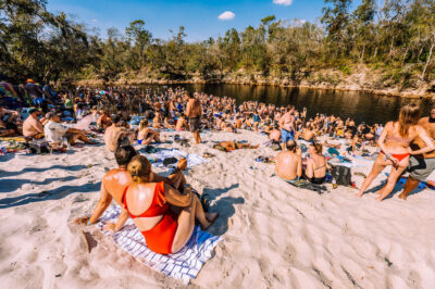 On the banks of the Suwannee - Suwannee Hulaween '24. 📸: Tara Gracer Foto