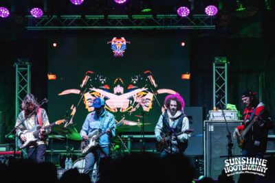 Al Schnier with Dogs in a Pile - Sunshine Hootenanny '24. 📸: Brier Media Photography