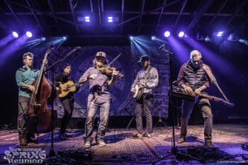The Infamous Stringdusters. ๐ธ: David Lee