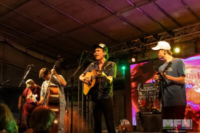 Mason Via and Mountain Grass Unit 📸: Rick Davidson