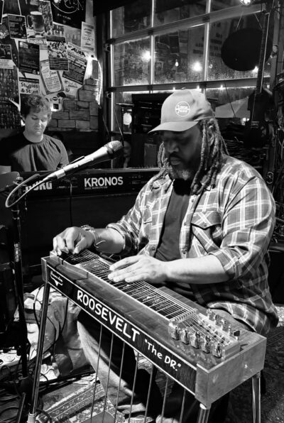 Roosevelt Collier & Tommy Shugart - Dunedin Brewery. 📸: Jeff R. Kelledes