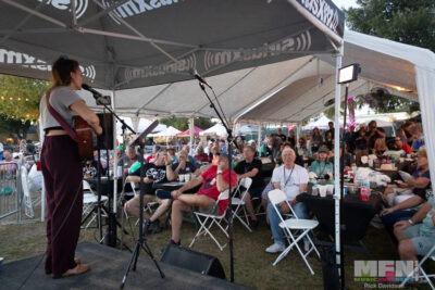 Maggie Clifford π·: Rick Davidson