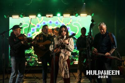 The Infamous Stringdusters with Sierra Hull - Suwannee Hulaween '25. 📸: @VonRphoto