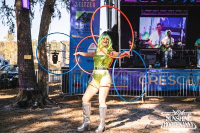 Stilts lady - Sunshine Hootenanny '25. ๐ธ: Brier Media Event Photography