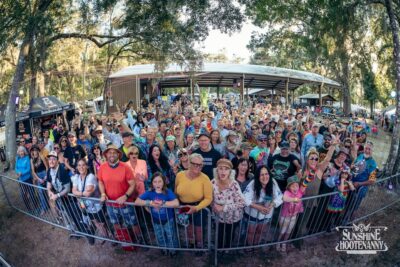 Family photo - Sunshine Hootenanny '25. ๐ธ: Scout It Out Media