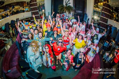 Fabulous costumes! - Jam Cruise 22. 📸: Ariel Opal Feldman