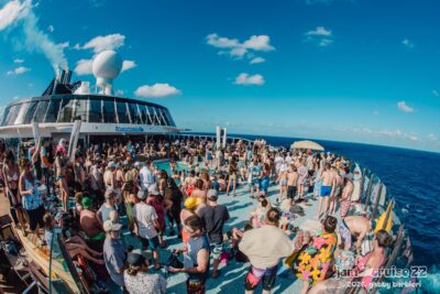 Garden Pool Deck - Jam Cruise 22. 📸: Ariel Opal Feldman