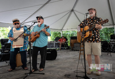Frankie J and the Chicken Parade ๐ธ: Rick Davidson